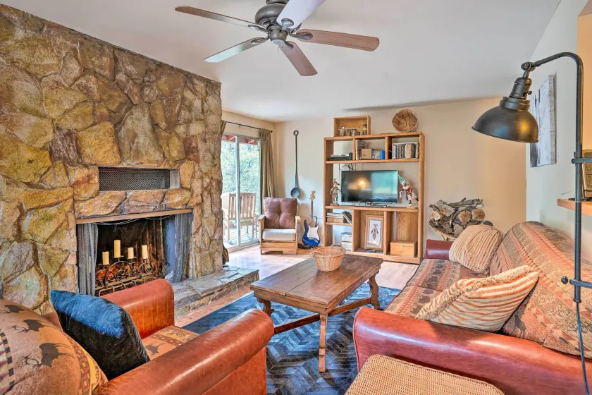 Peaceful Cabin w/ Deck & Grill: 1 Mi to Crown King - Innenbereich