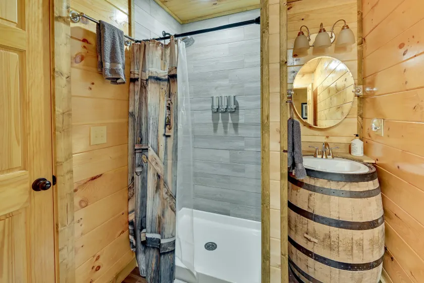 Riverside Beattyville Cabin w/ Kayaks & Fire Pit! - Interni