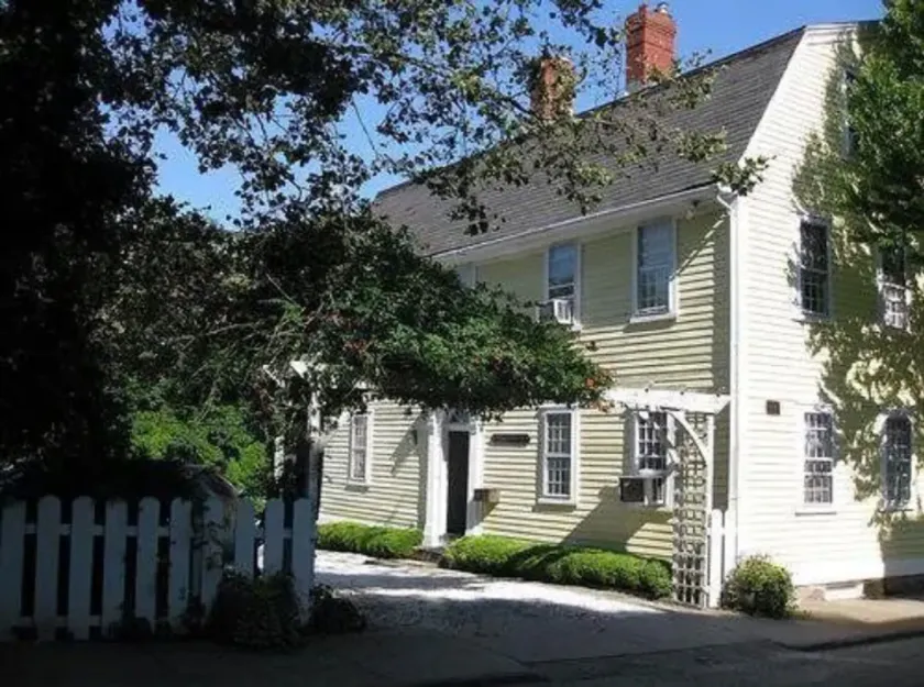 Admiral Farragut Inn - Image 1