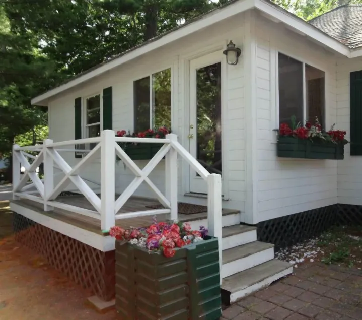 Hinckleys Dreamwood Cottages - Image 1