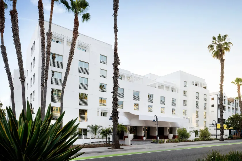 Sandbourne Santa Monica, Autograph Collection - Image 1