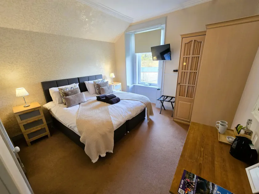 Lochwood Guest House - Image 1