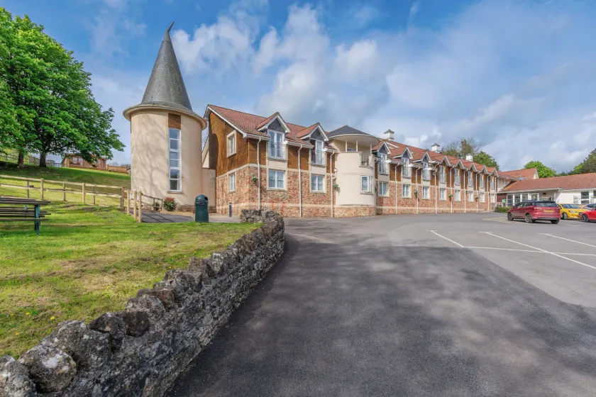 Wookey Hole Hotel - Image 1