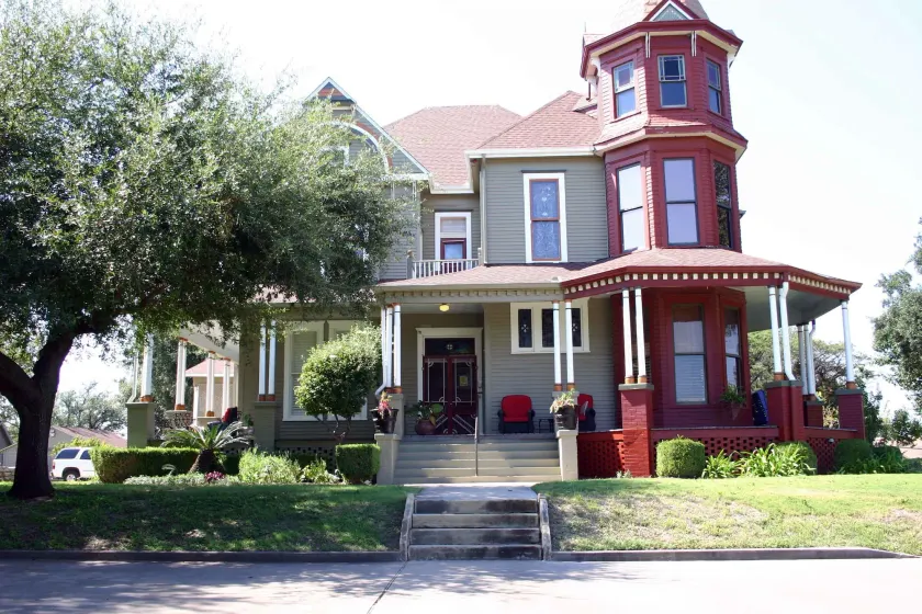 Angels Nest Bed and Breakfast - Image 1