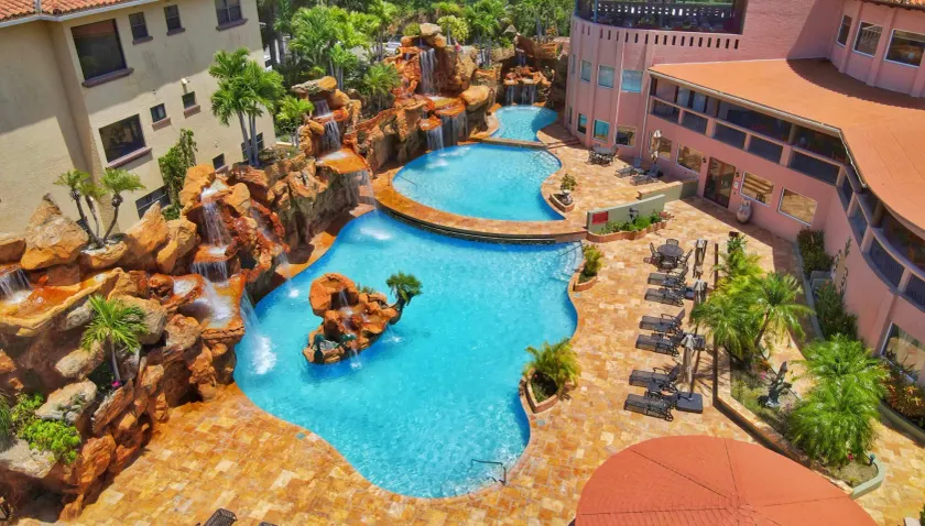 Clarion Suites Roatan at Pineapple Villas - Image 1