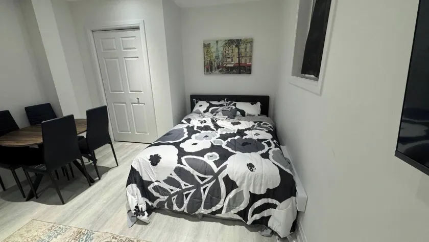Cozy Studio Retreat in Scenic Georgina, Canada - Image 1