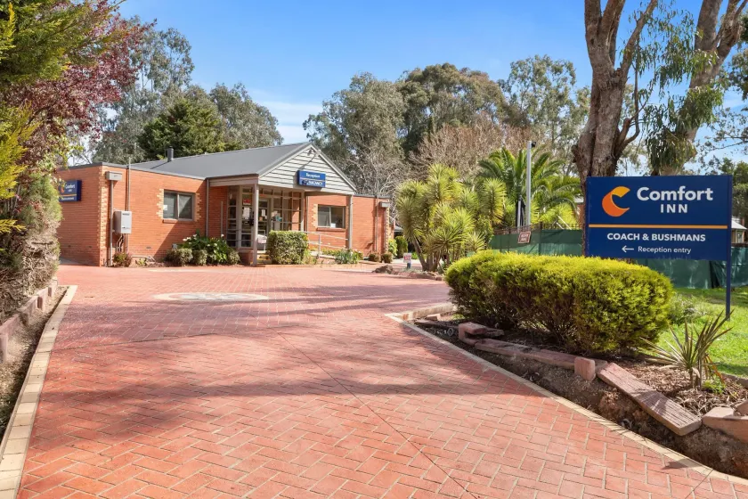 Comfort Inn Coach & Bushmans - Image 1