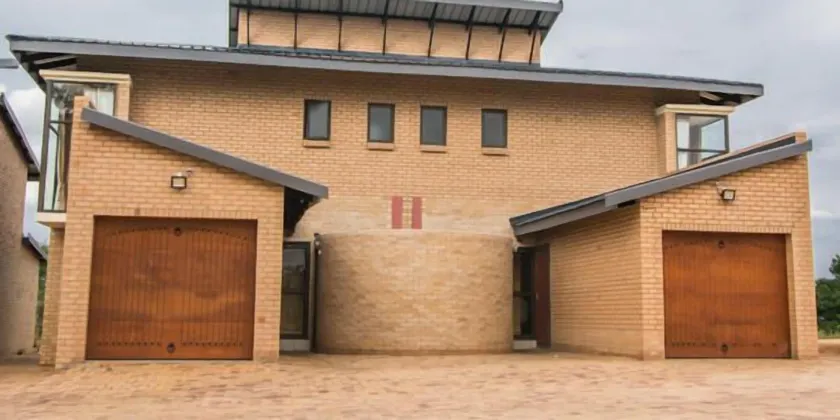HoyoHoyo Acorns Lodge - Image 1