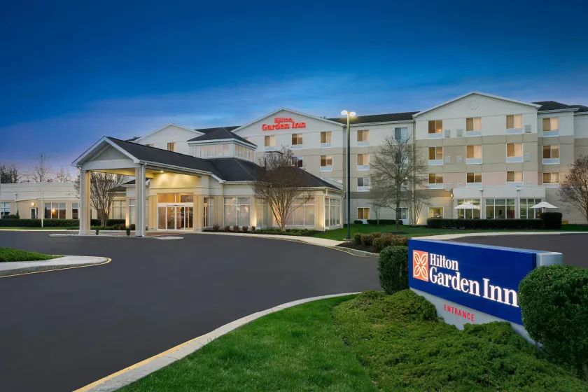 Hilton Garden Inn Dover - Image 1