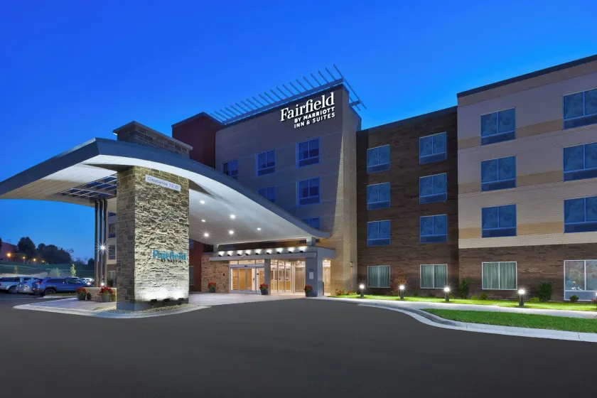 Fairfield Inn & Suites by Marriott Cincinnati Airport South/Florence - Image 1