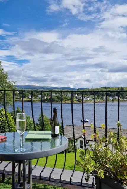 Lochnell Arms Hotel - Image 1