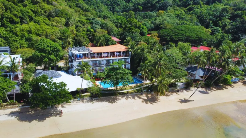 Doublegem Beach Resort - Image 1