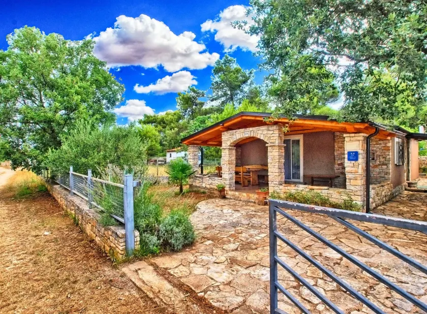 House Nikola 1422 - Image 1