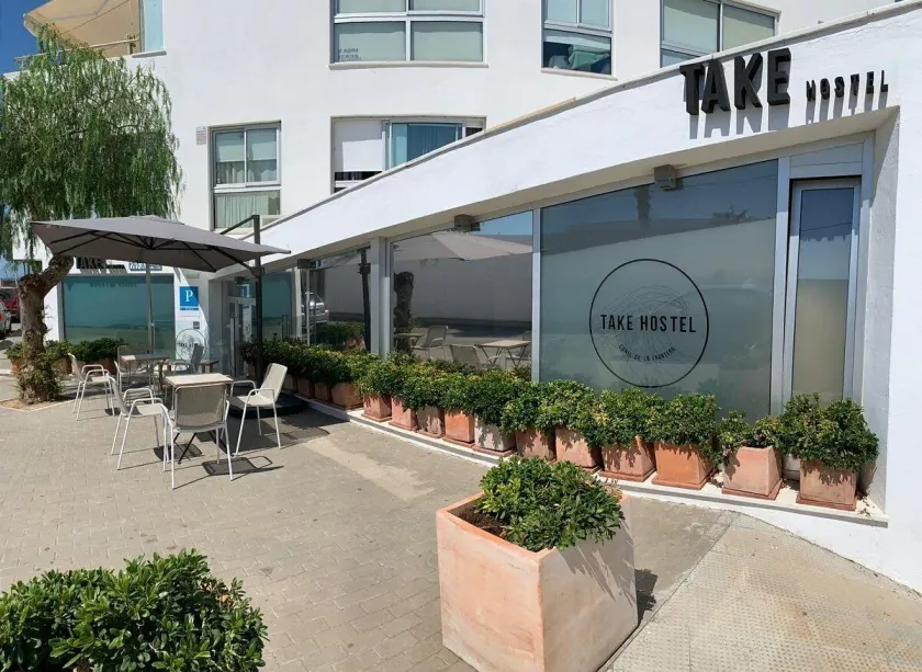 TAKE SURF Hostel Conil - Image 1