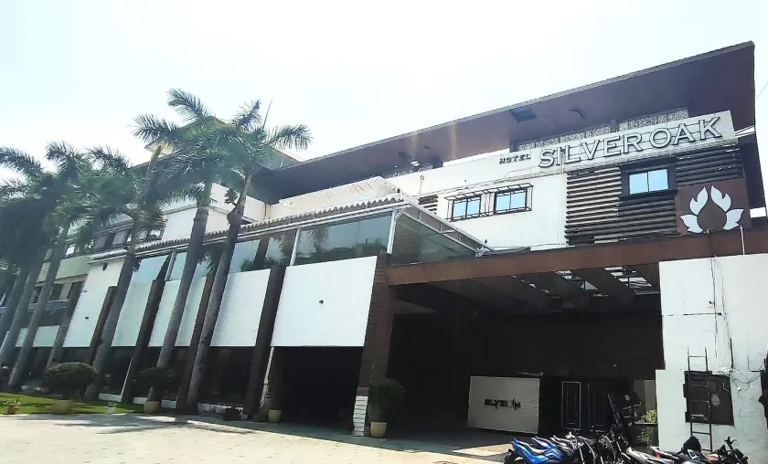 Hotel Silver Oak - Image 1