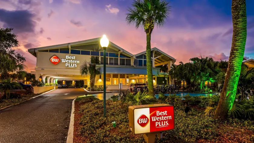 Best Western Plus Yacht Harbor Inn - Image 1