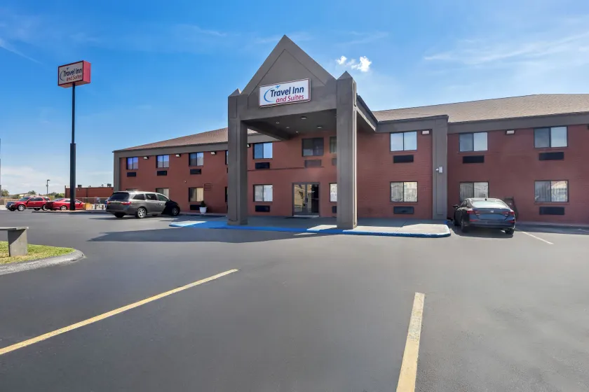 Travel Inn and Suites- Sikeston Miner I-55 exit-67 - Image 1