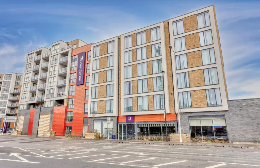 Premier Inn London New Southgate - Image 1