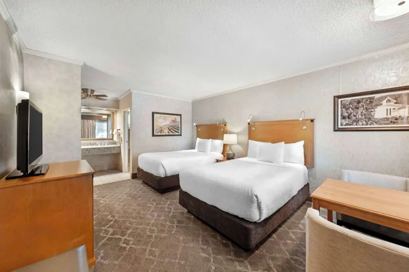 Best Western Plus Black Oak - Image 1