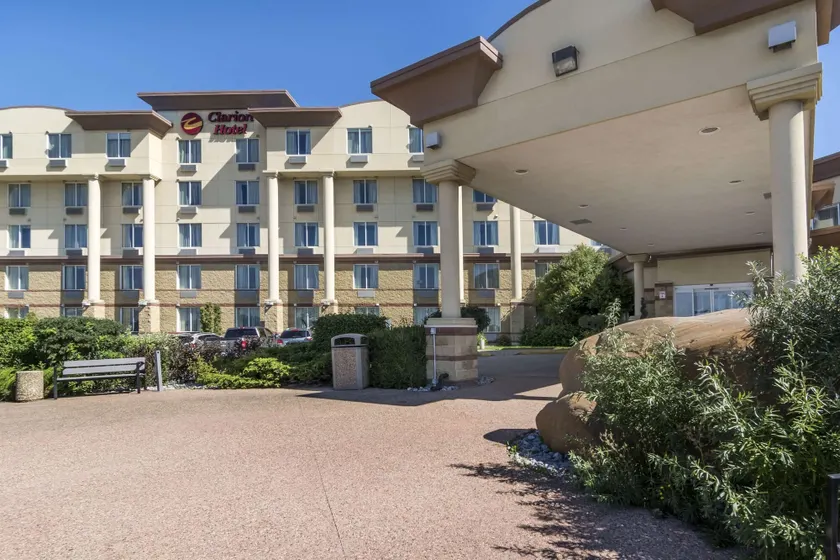 Clarion Hotel & Conference Centre Sherwood Park - Image 1