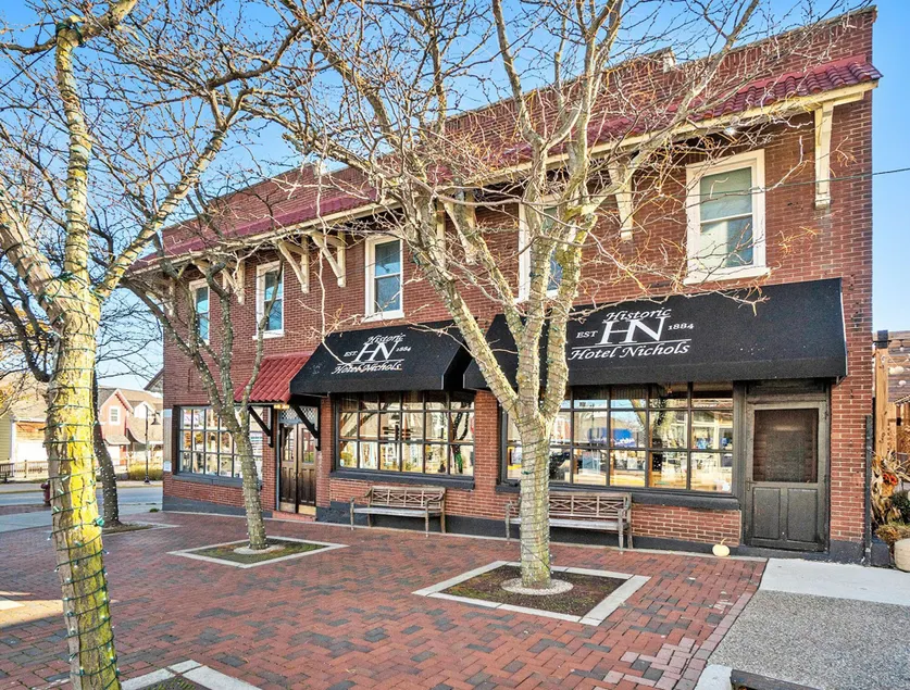 Historic Hotel Nichols - Image 1