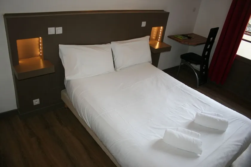 Logis Hotel-restaurant Les Glycines - Image 1
