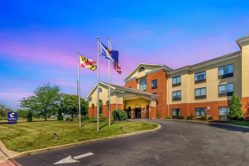 Comfort Inn & Suites Chestertown - Image 1
