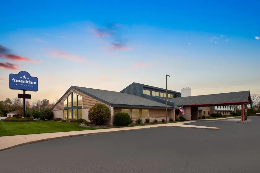 AmericInn by Wyndham Green Bay West - Image 1
