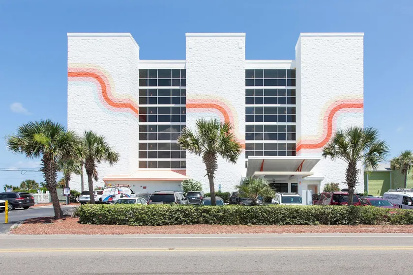 Golden Sands Oceanfront Hotel - Image 1