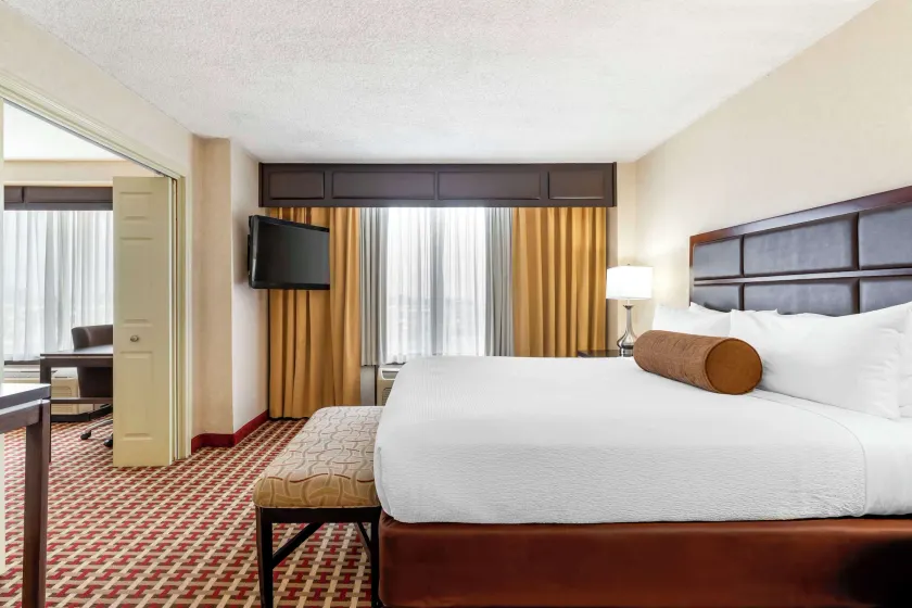 Best Western Plus Grosvenor Airport Hotel - Image 1