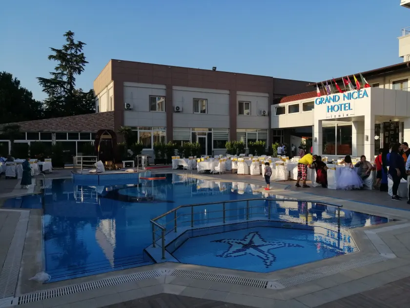 Grand Nicea Hotel - Image 1