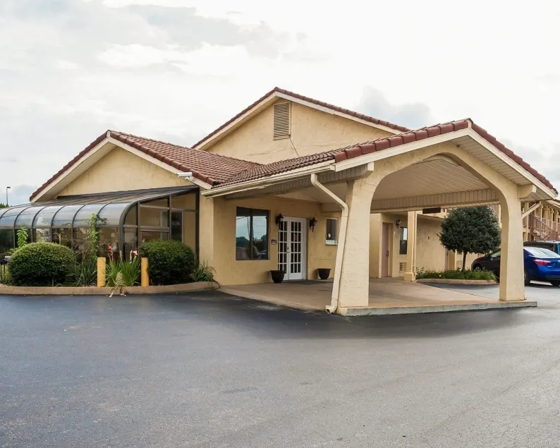 Villa Inn - Image 1
