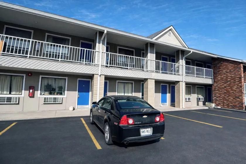 Residential Suites Blue Springs by Hotel O I 70 - Image 1