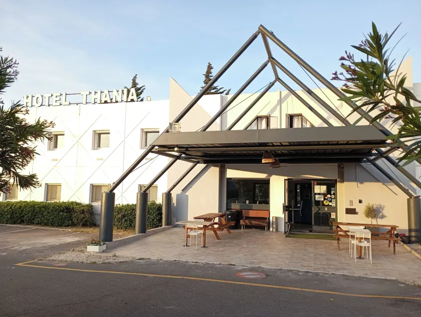 HOTEL THANIA Sète Frontignan - Image 1