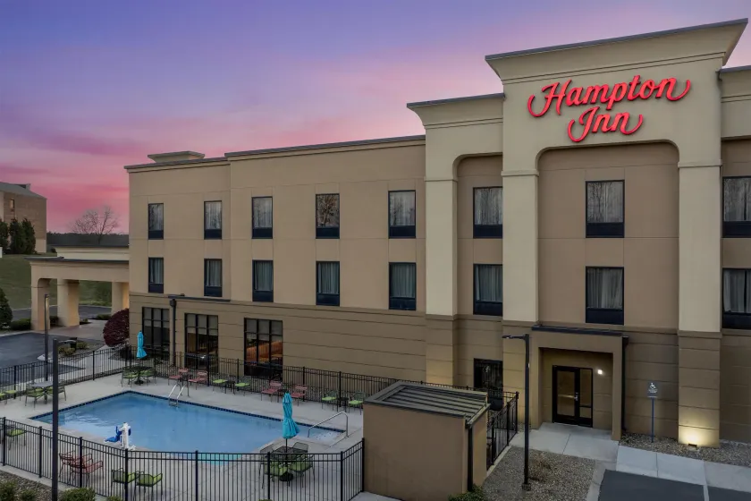 Hampton Inn Crossville - Image 1