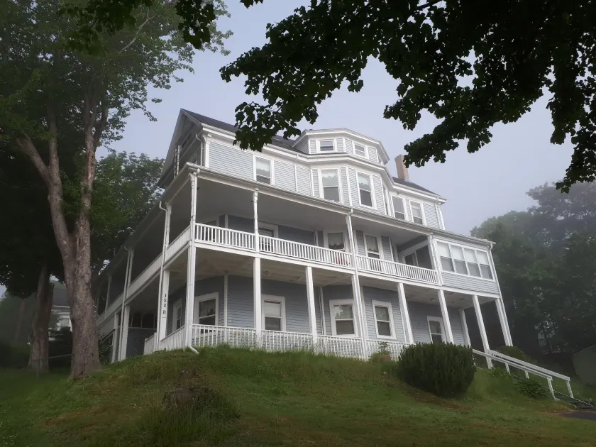 Hillside Landing B&B - Image 1