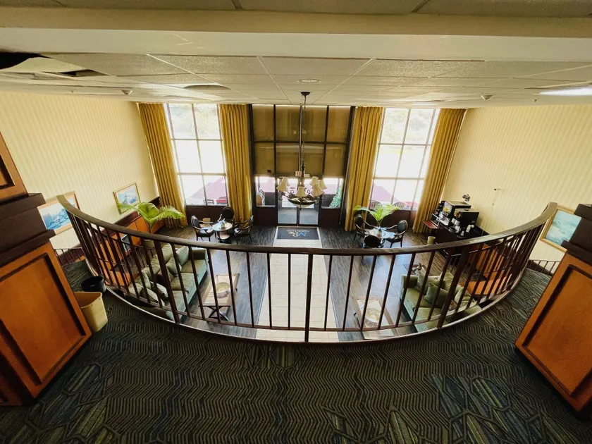 Mystic River Hotel & Suites - Image 1