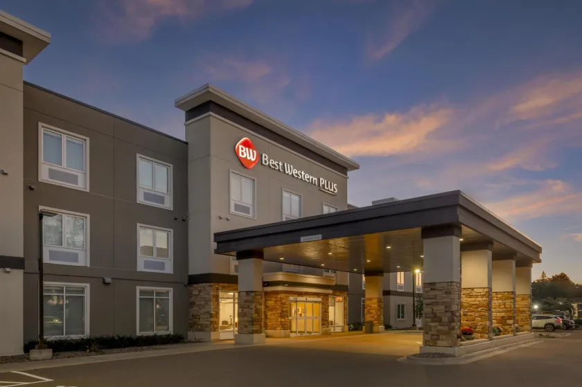 Best Western Plus Isanti - Image 1