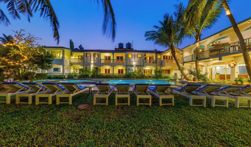 Hotel Lua Nova Baga - Image 1