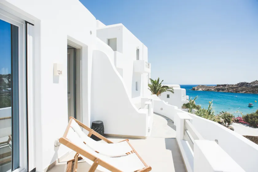 Super Paradise Hotel - Image 1