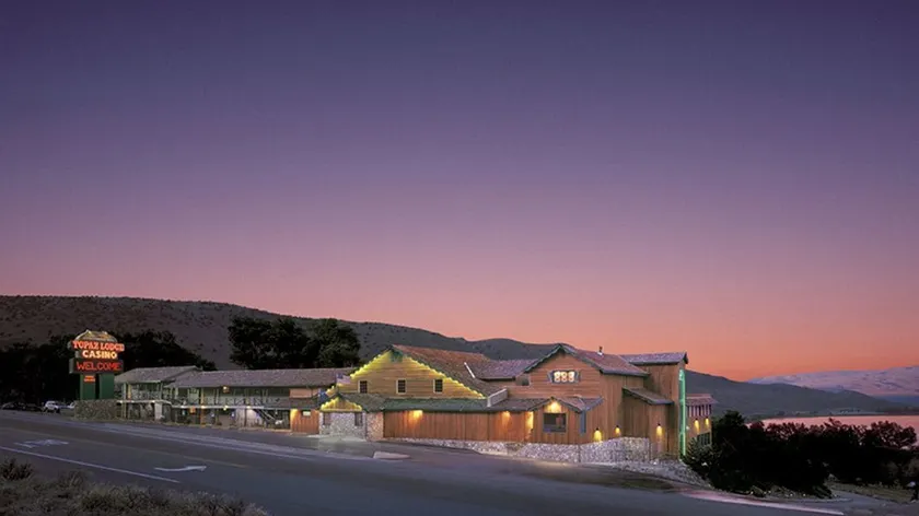 Topaz Lodge - Image 1