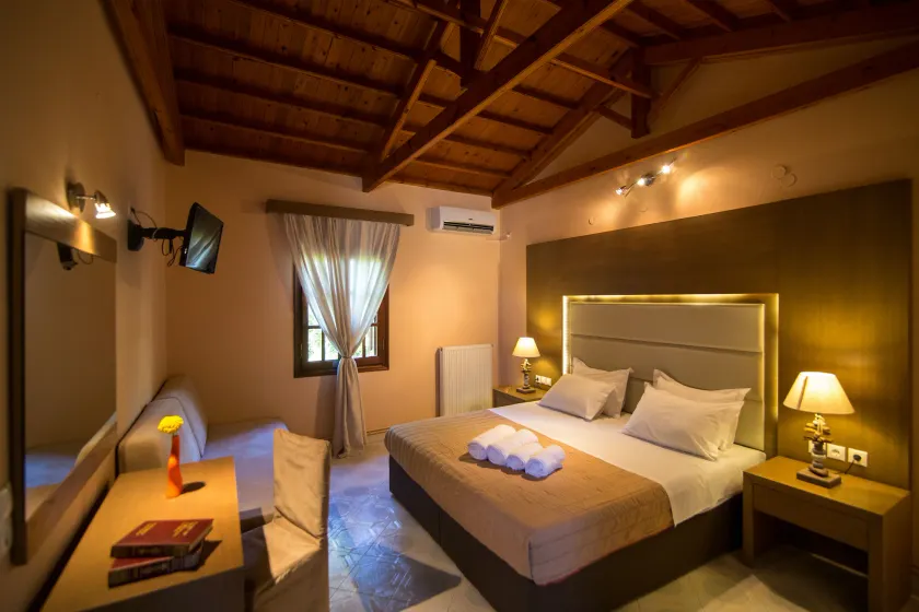 Vicky Studios and Apartments - Image 1