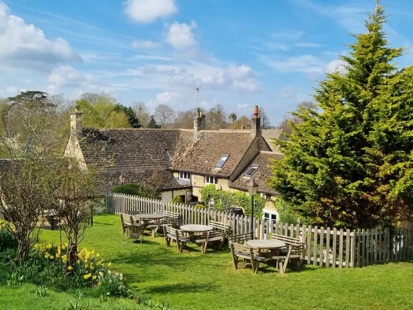 The White Hart - Image 1