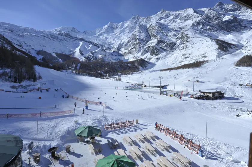 Hotel THE LARIX ski-in ski-out - Image 1