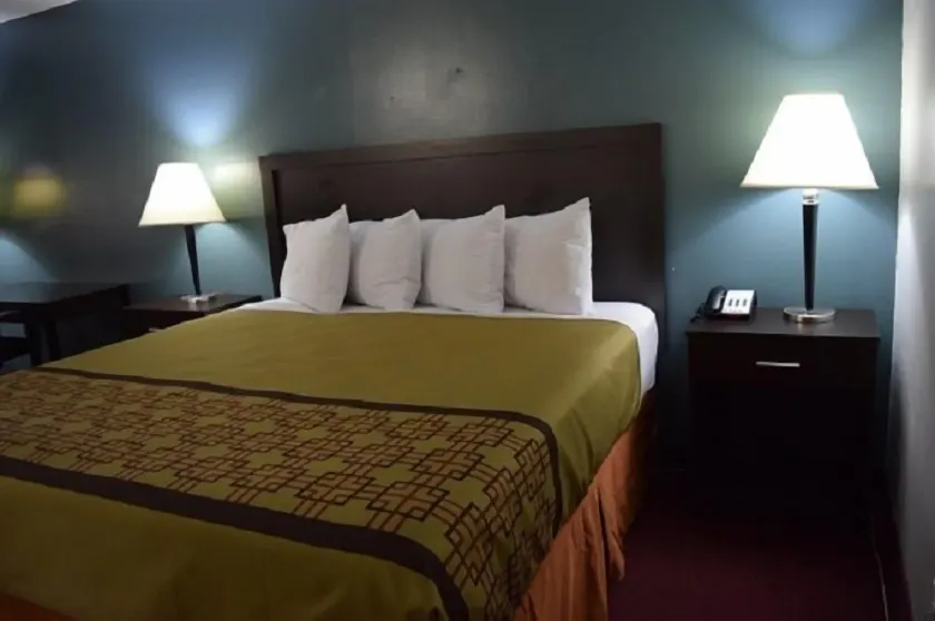 Snelling Motel - Image 1