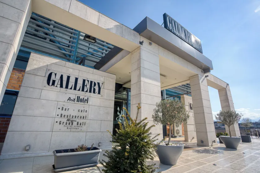 Gallery Art Hotel - Image 1