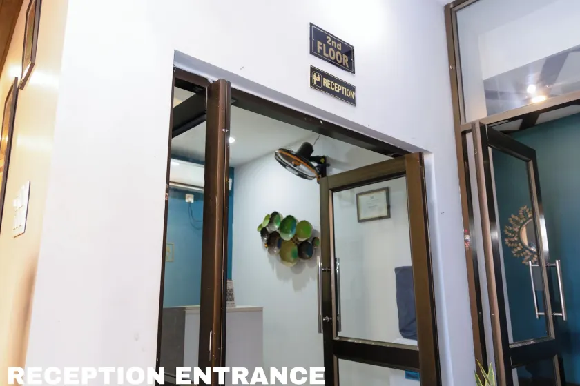 Hotel Rajendra Residency - Entrada (vista interna)