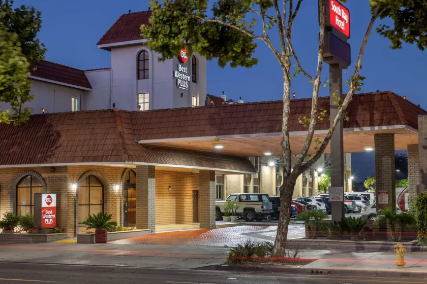 Best Western Plus South Bay Hotel - Image 1