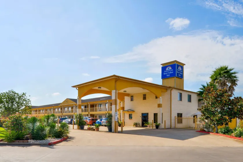 Americas Best Value Inn & Suites Waller/Prairie View - Image 1