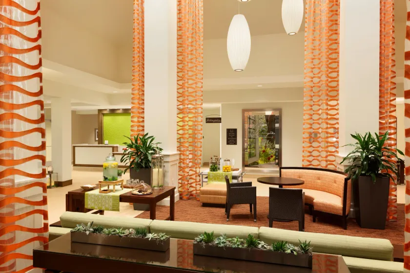 Hilton Garden Inn Boston Logan Airport - Lobby